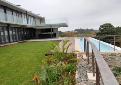 Hero 4 Ncube Consults